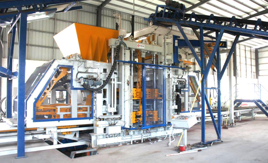 Quangong-baksteenmasjiene maak hul merk in Suid-China - plaveiselstene en diamantvormige stene wat deur een masjien hanteer word